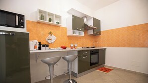 Apartment, 3 Bedrooms, Accessible, Smoking | Dapur peribadi