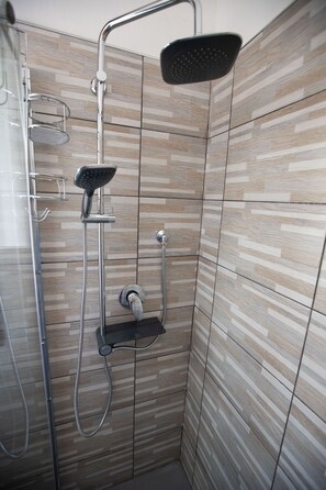 Appartement, 3 chambres, accessible aux personnes à mobilité réduite, fumeurs | Salle de bain