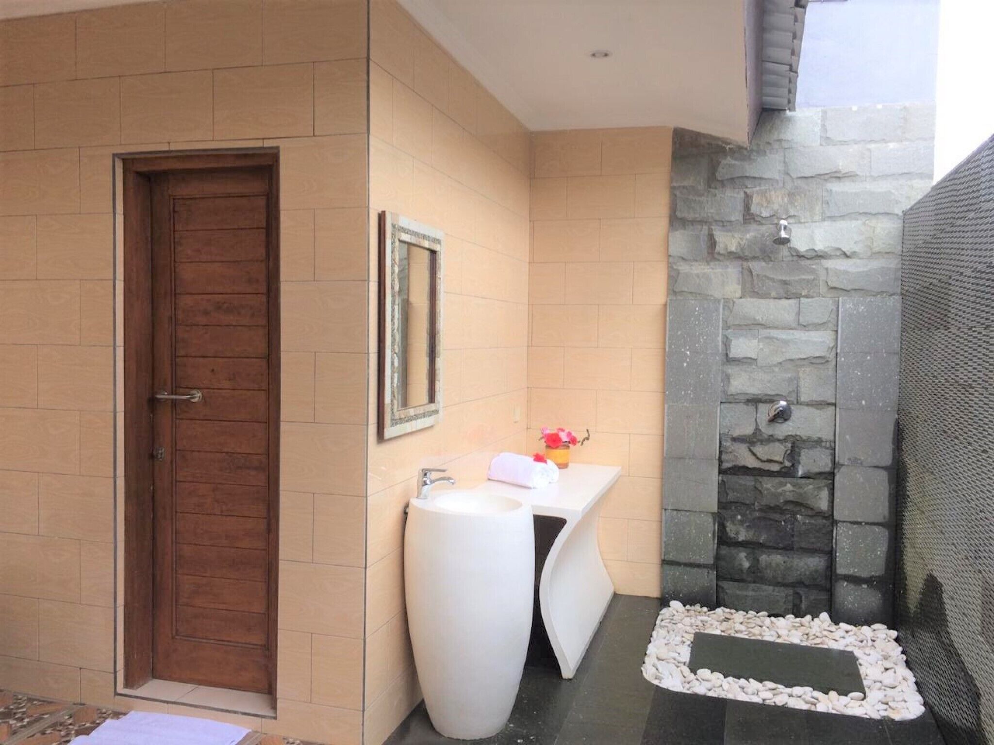 Kamar, 1 kamar tidur, Boleh Merokok, kolam renang pribadi | Shower kamar mandi