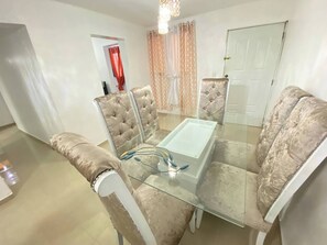 Apartamento, 4 quartos, para fumantes, varanda | Parte interna