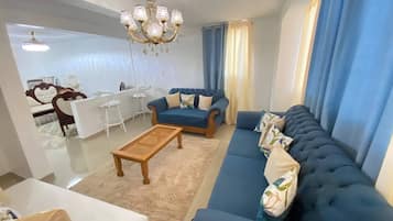 Apartamento, 4 habitaciones, fumadores, patio | Zona de estar