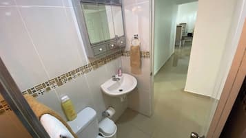 Apartment, 4 Bedrooms, Smoking, Patio | Bathroom | Soap, shampoo