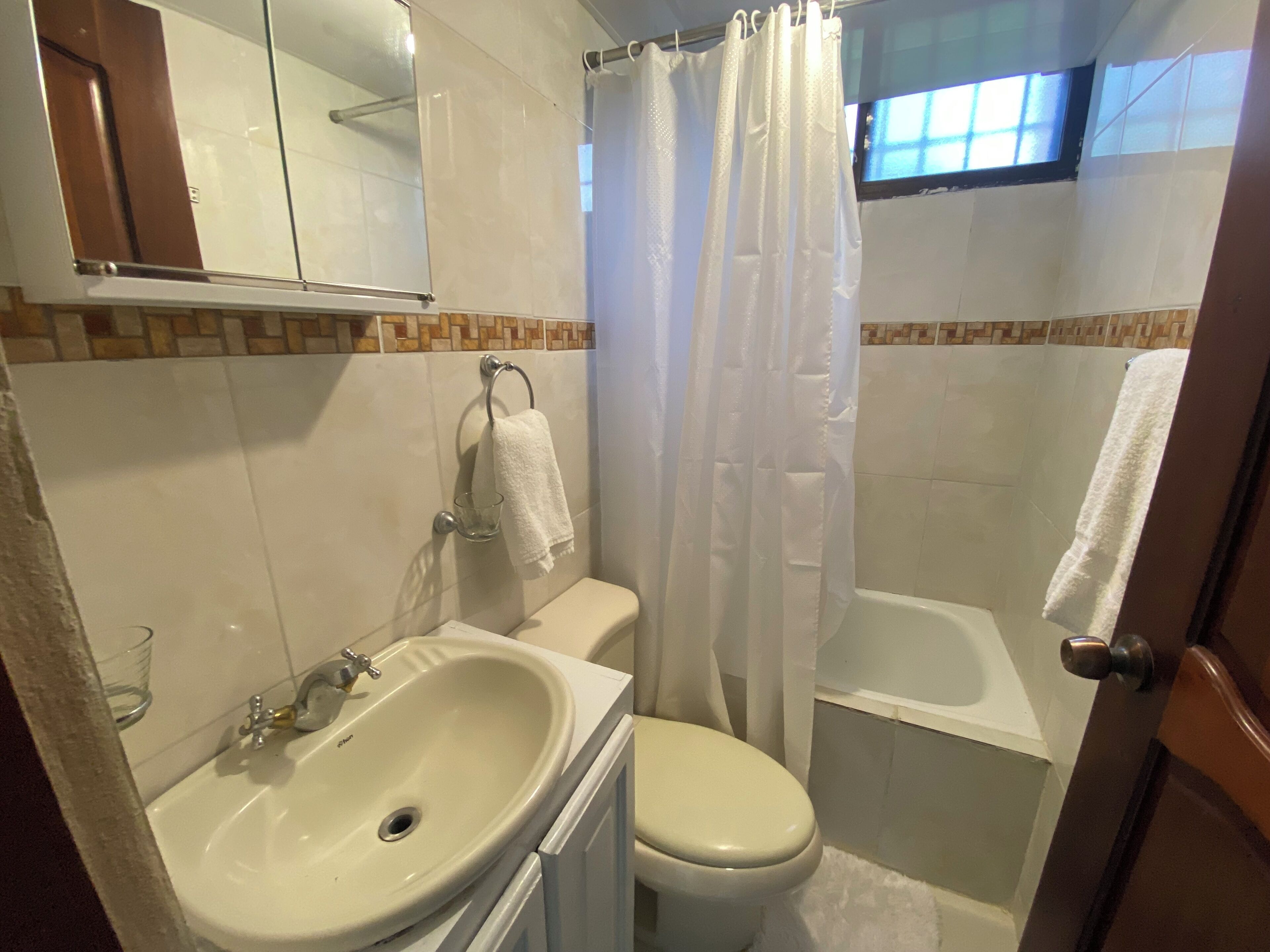 Apartamento, 3 habitaciones, patio, vistas al jardín | Baño | Jabón y champú