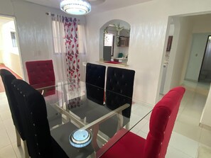 Apartamento, 3 quartos, varanda, vista para o jardim | Opções para refeição