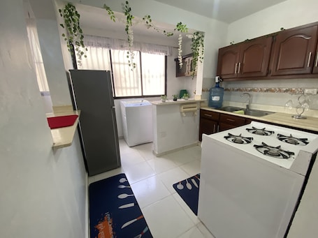 Apartment, 3 Bedrooms, Patio, Garden View | Interior