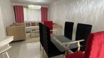 Departamento, 3 habitaciones, patio, vista al jardín | Interior
