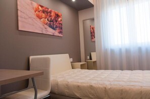 1 dormitorio y escritorio