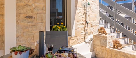 House, 4 Bedrooms, Accessible, Smoking | Terrace/patio