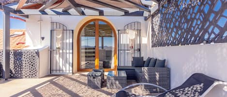 House, 4 Bedrooms, Accessible, Smoking | Balcony