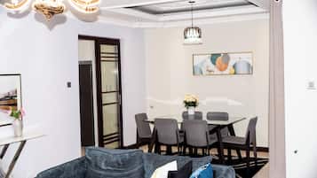 Apartamento, 2 habitaciones, balcón | Comedor