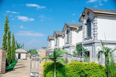 Lusaka Luxe - Your Private Oasis Awaits in the Heart of Zambia