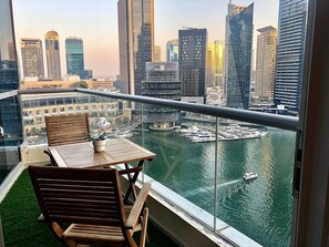 Balcony - Cosy Little Studio With Marina &partial Beach View (Dubai)