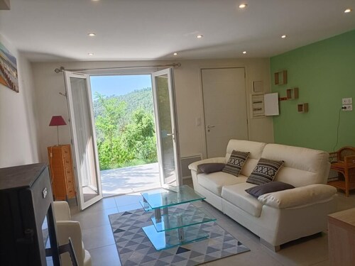 Vacances familiales ou entre amis en Ardèche du Sud- près de Largentière. 6 pers