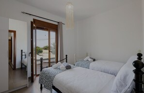 4 bedrooms, iron/ironing board, free WiFi, bed sheets