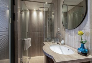 Executive Room, 2 Twin Beds, Non Smoking, City View | Bathroom | Shower, free toiletries, hair dryer, slippers