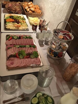 Free daily continental breakfast