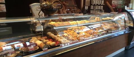 Alimentos y bebidas