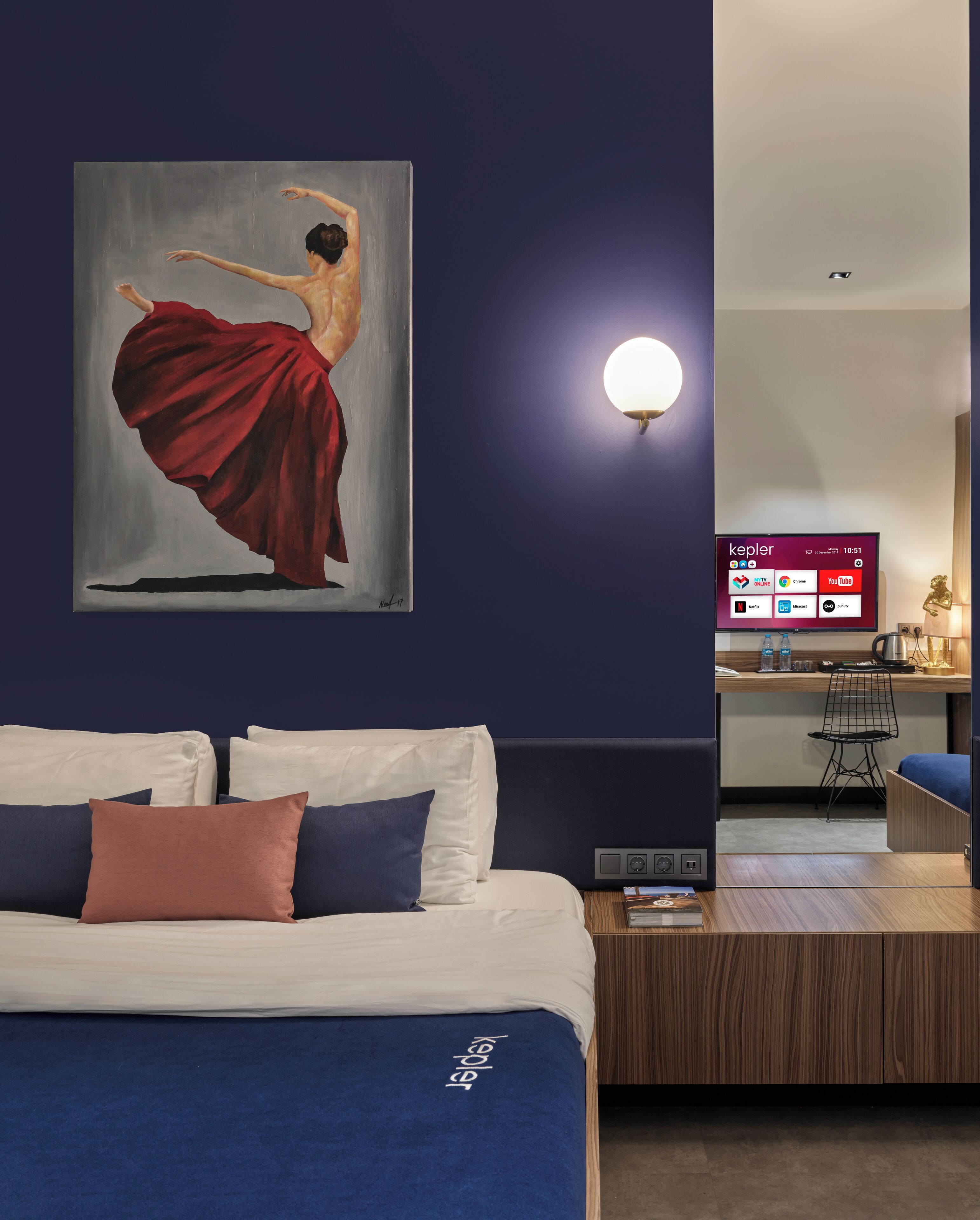 VIP Room | Egyptian cotton sheets, premium bedding, memory foam beds, desk