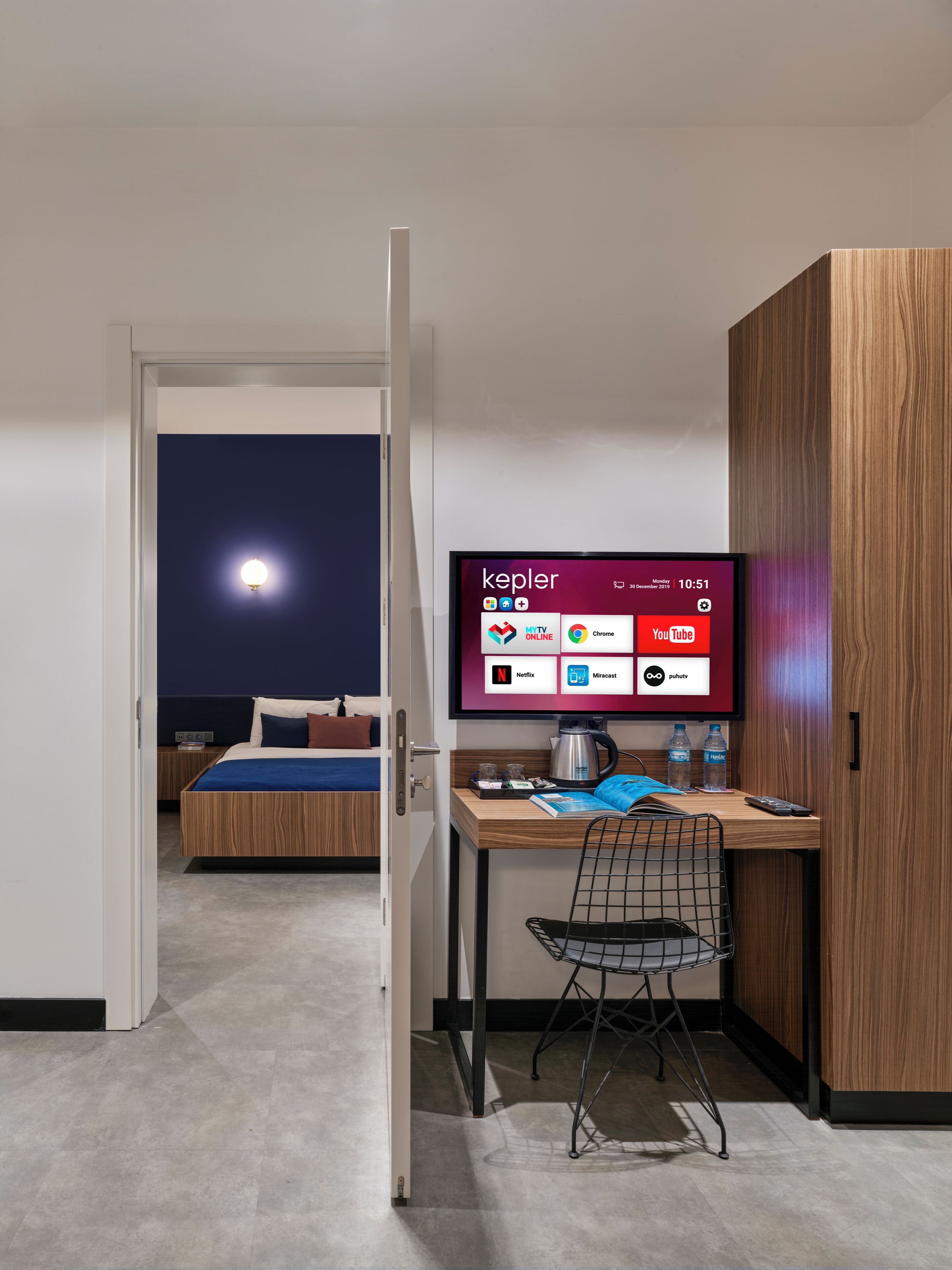 1 bedroom, egyptian cotton sheets, premium bedding, memory-foam beds