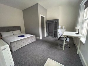 Free WiFi, bed sheets - Newsham Lodge (Liverpool)