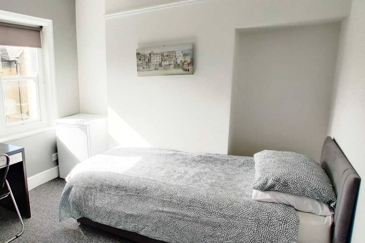 WiFi (free), bed sheets
