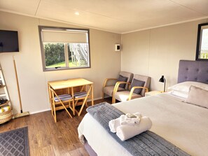 1 quarto, Wi-Fi de cortesia, roupa de cama