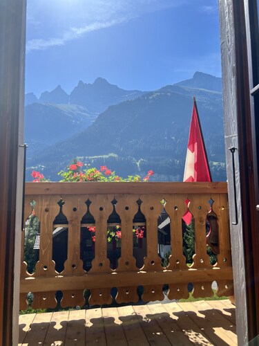 Très charmant 2,5 pièces dans un superbe chalet