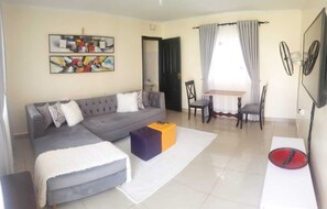 Business House | Living area | 14-inch Smart TV with digital channels, TV - Stay.Plus Kanyakwar  Apartment Kisumu (Kisumu)