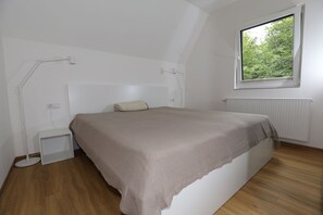 3 Schlafzimmer, Reisekinderbett, kostenloses WLAN