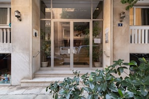 Property entrance - Bang in Kolonaki by Athenian Homes (Athens)