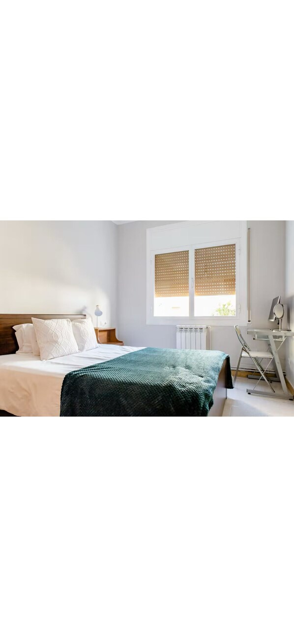 Iron/ironing board, WiFi, bed sheets