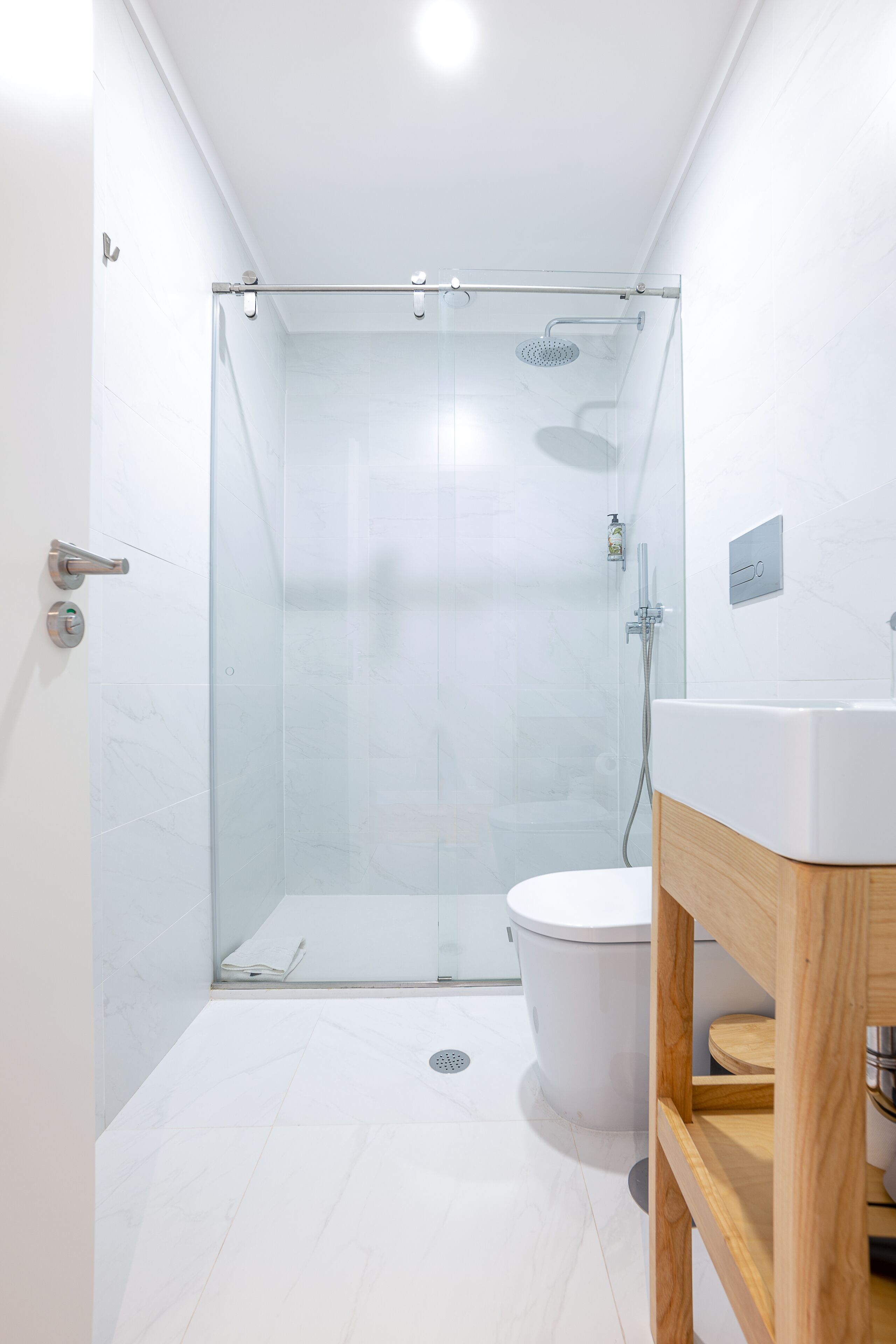 Comfort Studio Suite | Bathroom | Shower, hair dryer, towels, soap