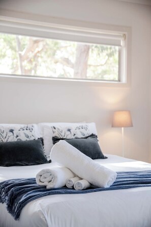 4 habitaciones, escritorio, wifi gratis y ropa de cama