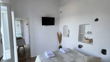 House | 2 bedrooms, iron/ironing board, free WiFi, bed sheets