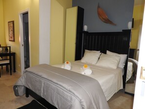A hotel room with a bed, a chair, a painting, and a mirror. - Las Flores studio 2 & FREE WIFI (Costa Adeje)