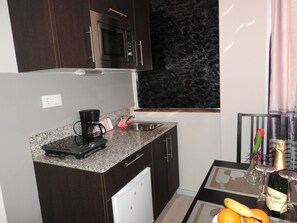 Fridge, microwave, coffee/tea maker, toaster