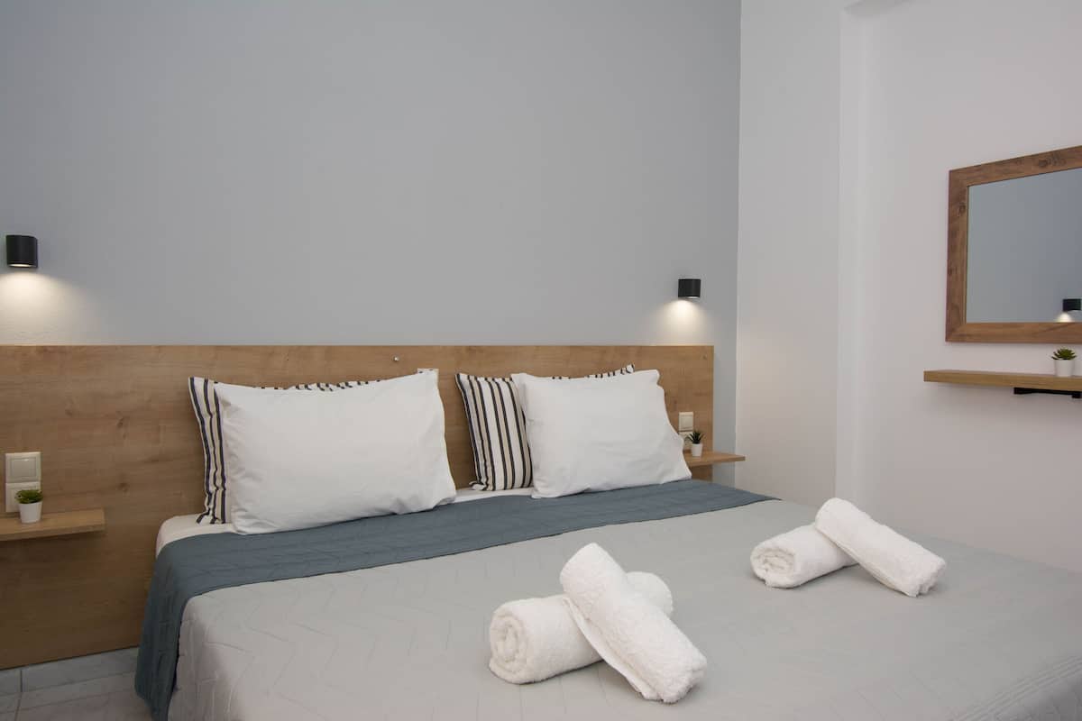 Deluxe Apartment | 1 bedroom, laptop workspace, free WiFi, bed sheets