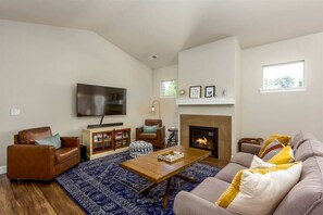 TV, fireplace, offices - Pet-Friendly Bend Escape with Cozy Fireplace (Bend)