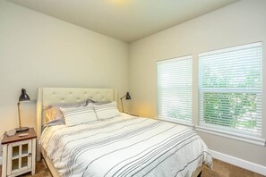 3 bedrooms, desk, iron/ironing board, WiFi