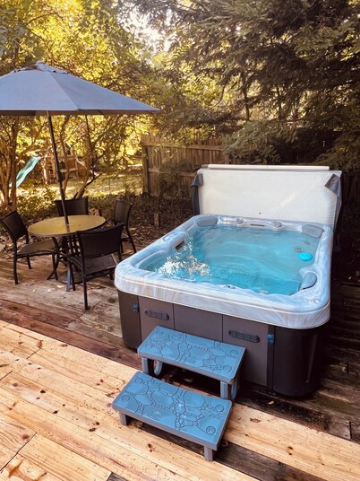 Cozy House with Hot Tub