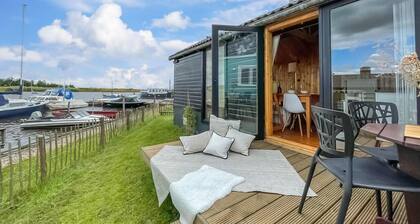 Stunning (sta)caravan in Lauwerzijl