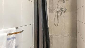 Ducha y secador de pelo