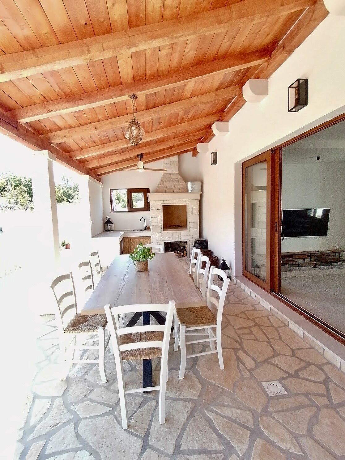 屋外ダイニングエリア