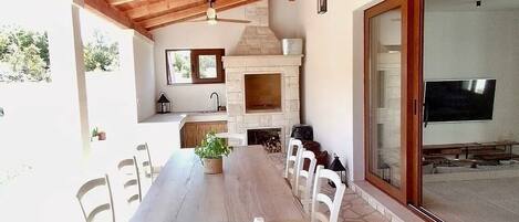 屋外ダイニングエリア