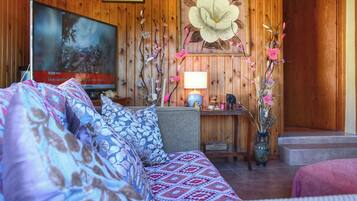 Cottage | Living area