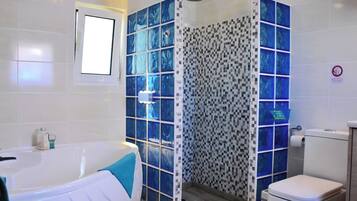 Cottage | Bathroom | Separate tub and shower, deep soaking tub, hair dryer, towels