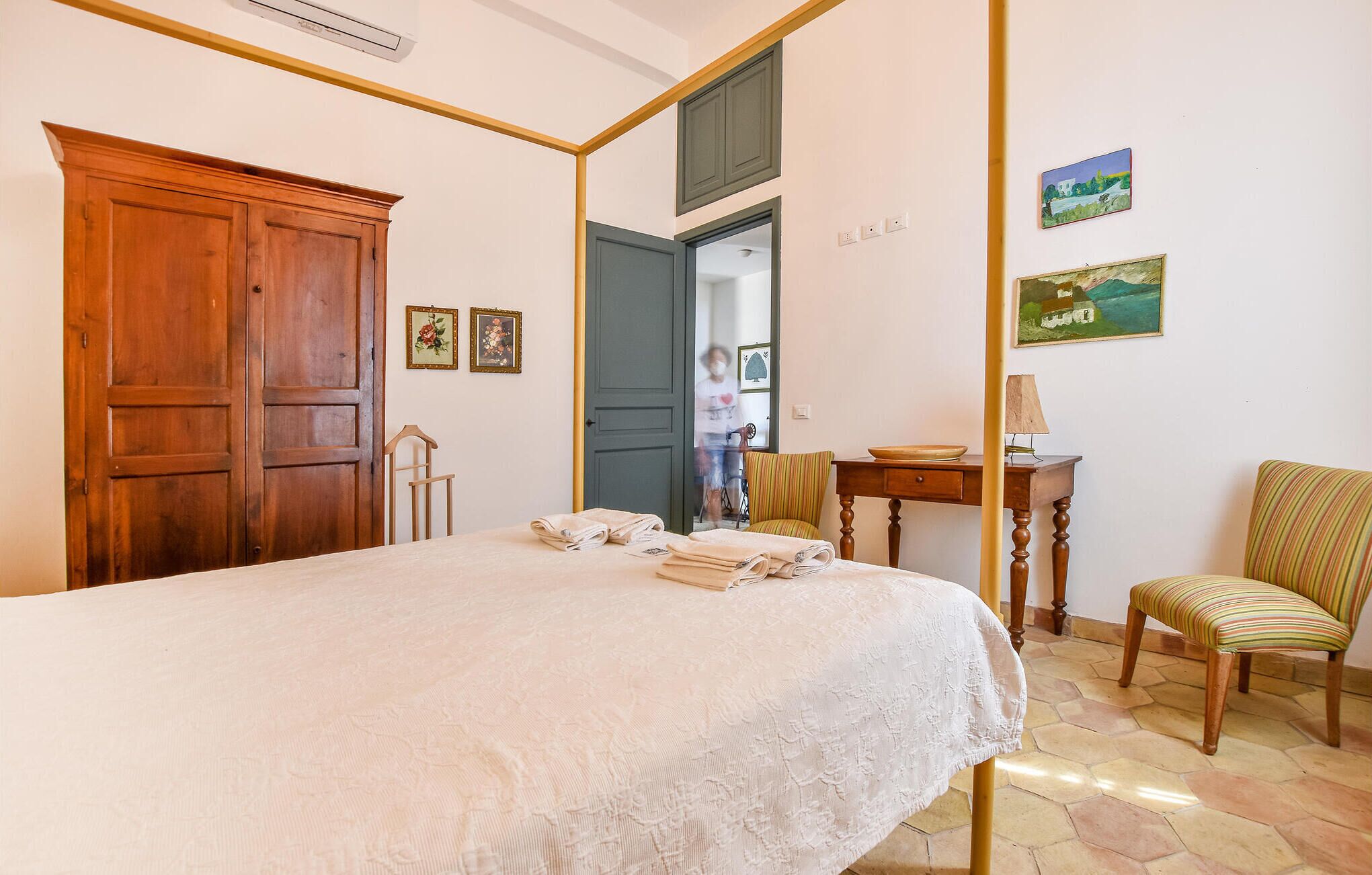 4 camere, Wi-Fi gratuito, lenzuola