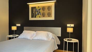 1 bedroom, desk, WiFi, bed sheets