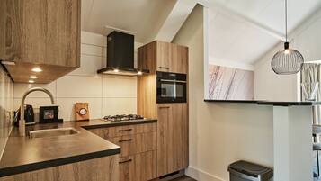 Kjøleskap, mikrobølgeovn og oppvaskmaskin