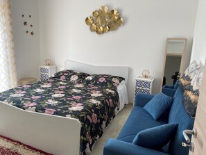 3 slaapkamers, een kluis op de kamer, een strijkplank/strijkijzer, wifi